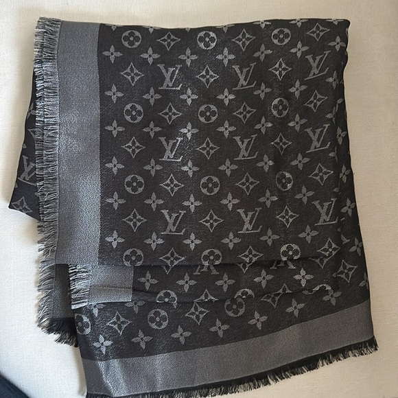 100% Authentic Louis Vuitton Monogram Shine Scarf - Picture 8 of 9